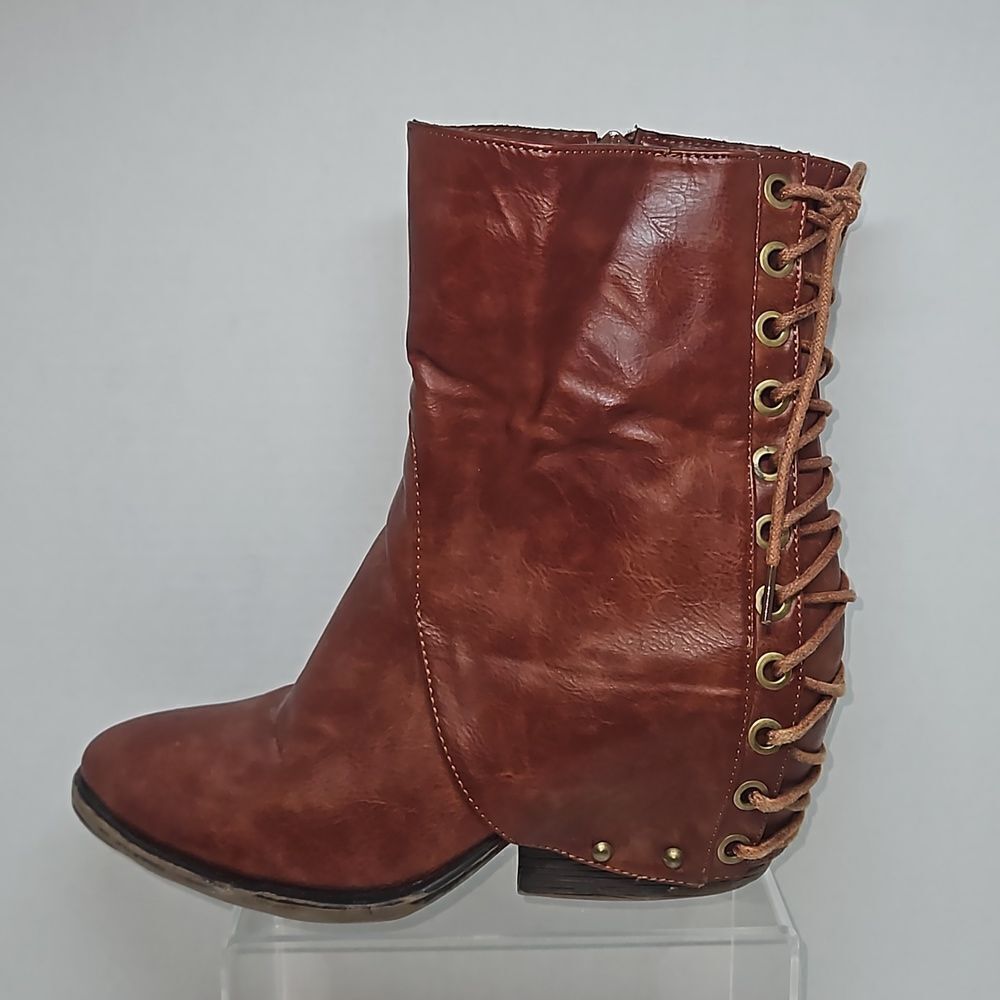 TWo Lips size 9 Red Heeled Boots